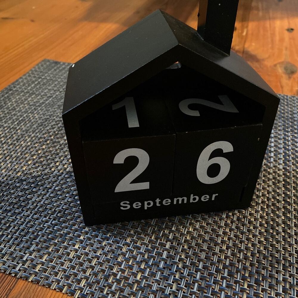Black House School‎ Changeable Date Perpetual Calendar Pristine